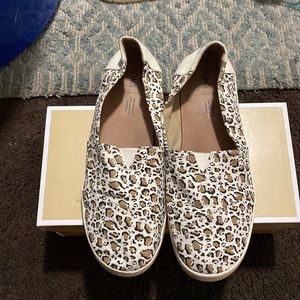 Women Toms leopard slip on